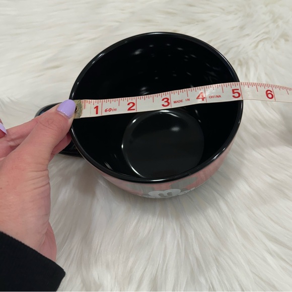 Disney Silver Buffalo Mickey Mouse Pie Eye Big Smile Ceramic Soup Mug, 24 Ounces - Picture 11 of 14